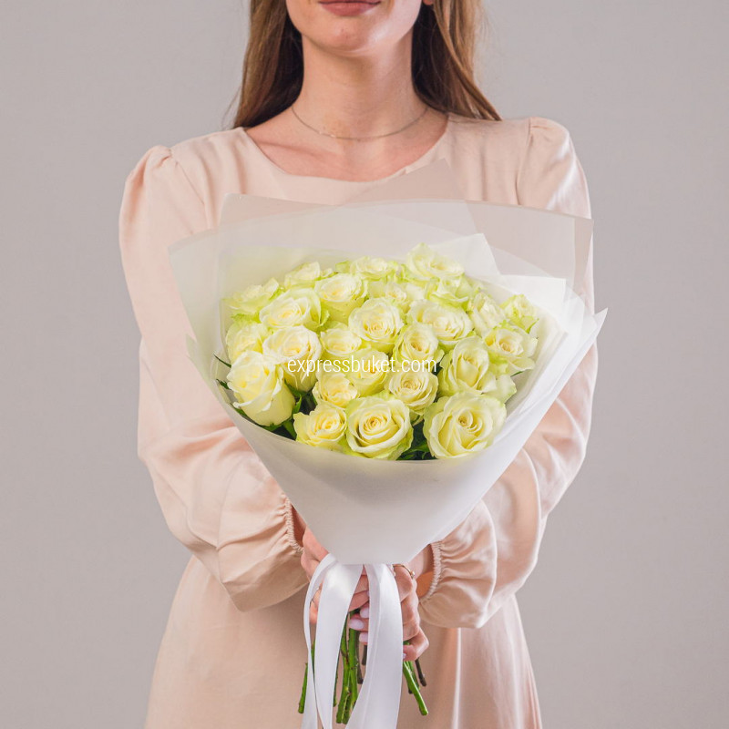 Букет из 25 белой розы 40 см