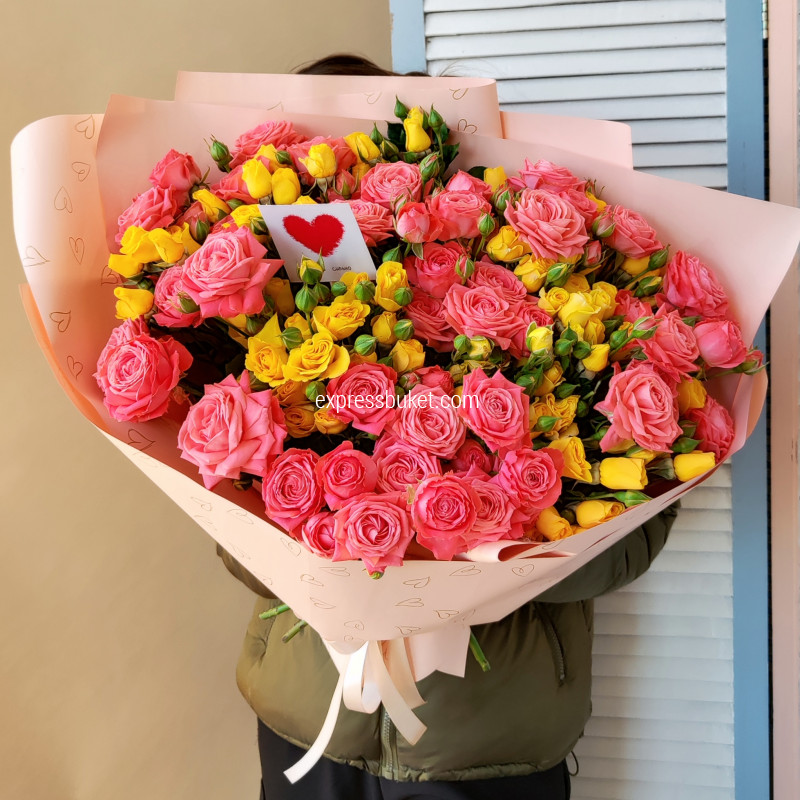 Букет из 35 кустовых роз